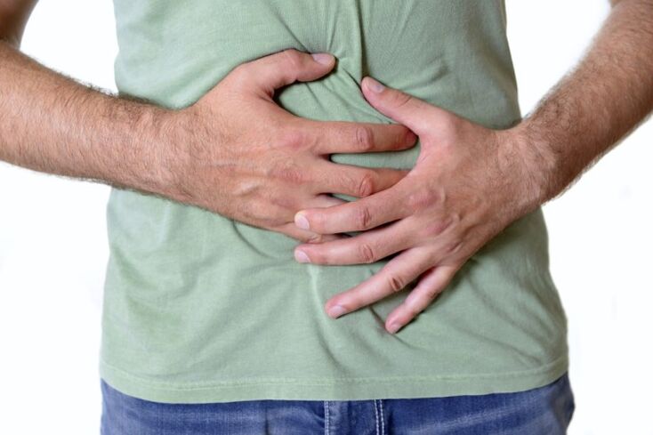 Dolore e gonfiore sintomi della presenza di vermi nell'intestino