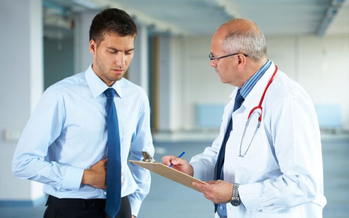 Il medico consiglia il paziente