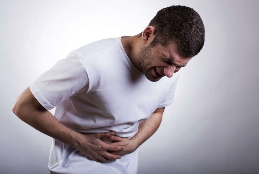 dolore addominale dovuto a parassiti nel corpo
